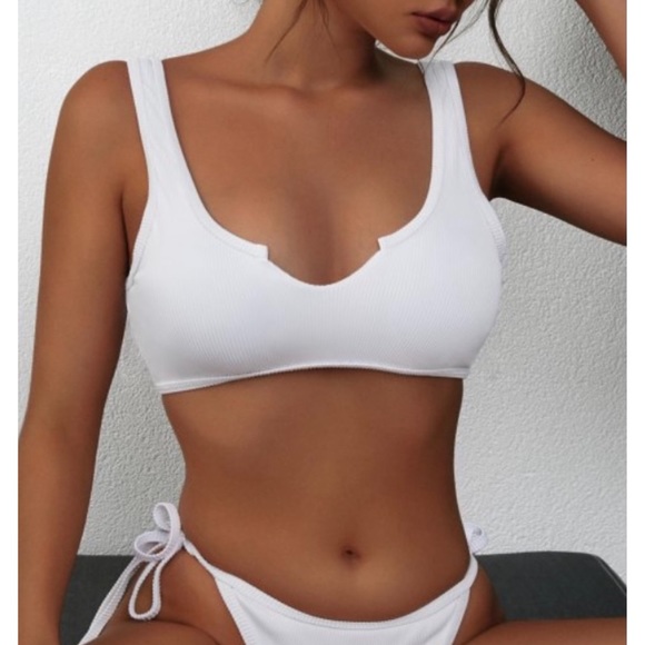 💚3/$20💚 White Ribbed Zaful Bikini Top - Picture 1 of 6